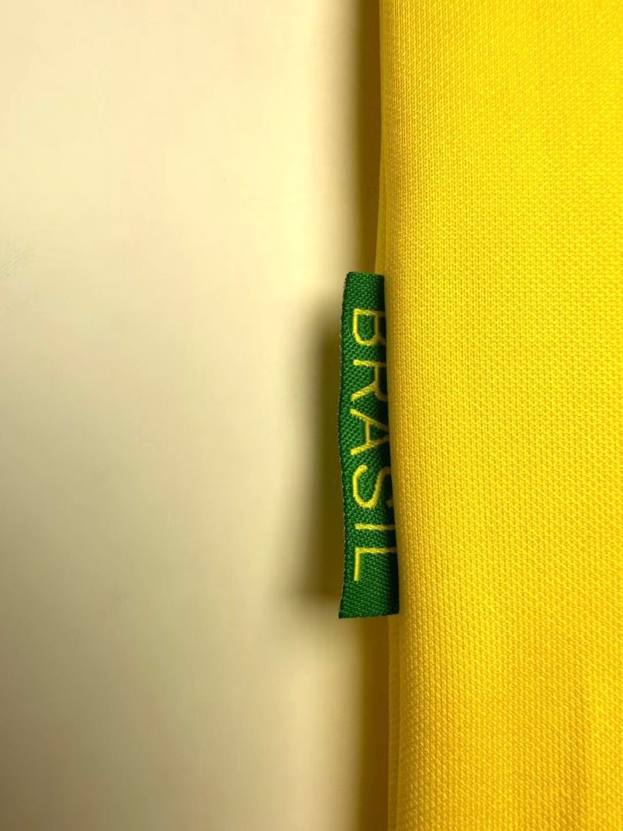maillot-retro-selection-bresilienne-couleur-jaune-domicile-1997 retro trøje for brasiliansk landshold gul farve hjemmebanetrøje 1997