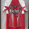 maillot-rouge-edition-limitee-fc-barcelona-collaboration-karol-g-tenue-supporter Rød limited edition-trøje FC Barcelona samarbejde Karol G fan-dragt