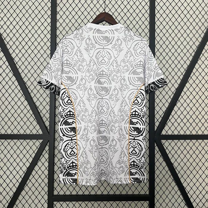 maillot-special-real-madrid-saison-2024-2025-tenue-officielle-supporter Specialtrøje Real Madrid sæson 2024 2025 officielt supportertøj