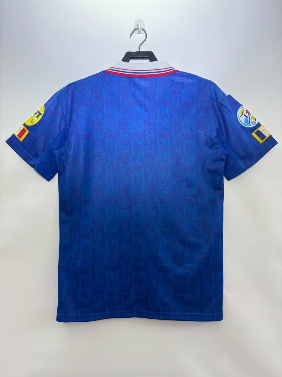 maillot-vintage-bleu-des-bleus-version-domicile-avec-ecusson Vintage blå trøje for Les Bleus hjemmebaneversion med emblem