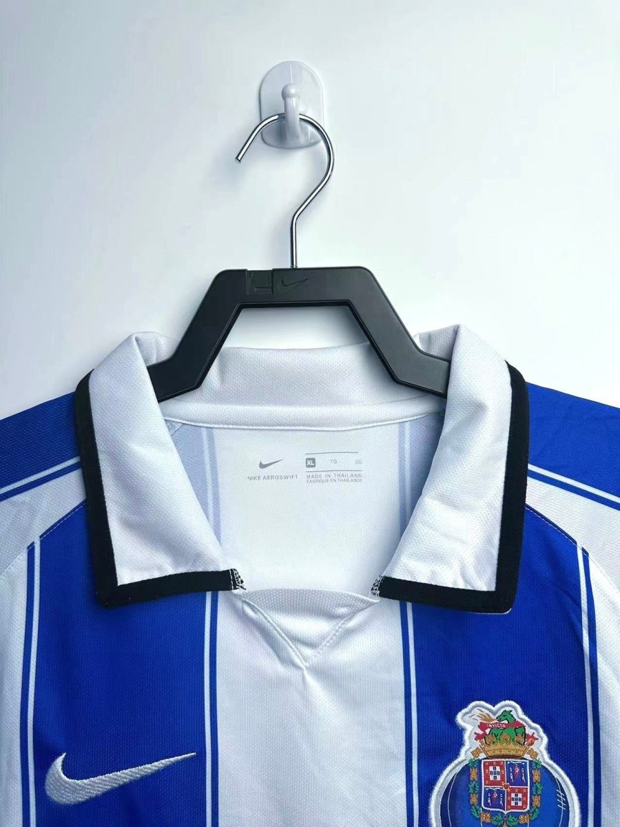 maillot-vintage-fc-porto-finale-ligue-des-champions-saison-deux-mille-trois-deux-mille-quatre Vintage fodboldtrøje FC Porto finale Champions League sæson to tusind tre to tusind fire