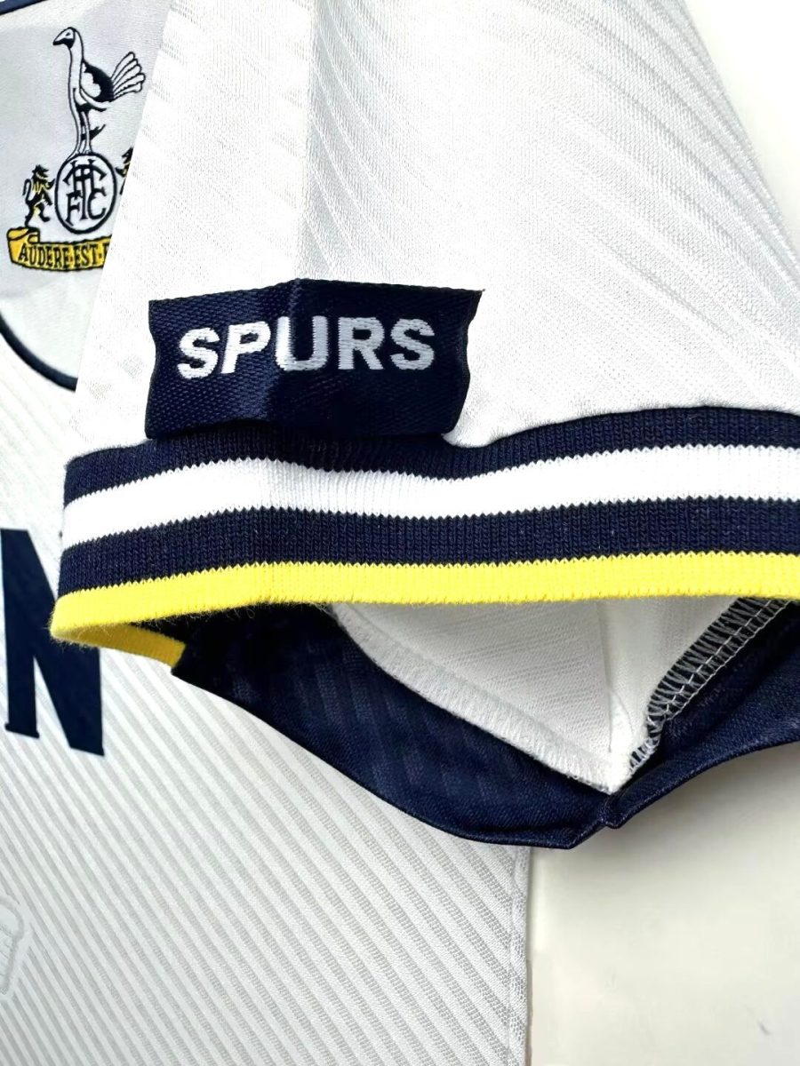 maillot-vintage-tottenham-hotspur-a-domicile-annees-quatre-vingt-dix vintage-trøje Tottenham Hotspur hjemmebane halvfemserne
