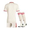 tenue-enfant-bayern-munich-troisieme-maillot-saison-deux-mille-vingt-quatre-deux-mille-vingt-cinq Børnedragt Bayern München tredje trøje sæson to tusind fireogtyve to tusind femogtyve