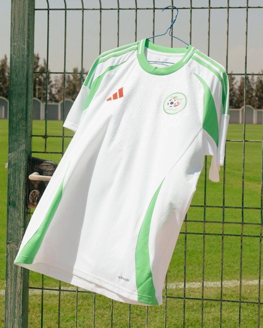 tenue-officielle-algerie-football-couleur-blanc-et-vert-2024-2025 officiel dragt Algeriet fodbold farve hvid og grøn 2024 2025