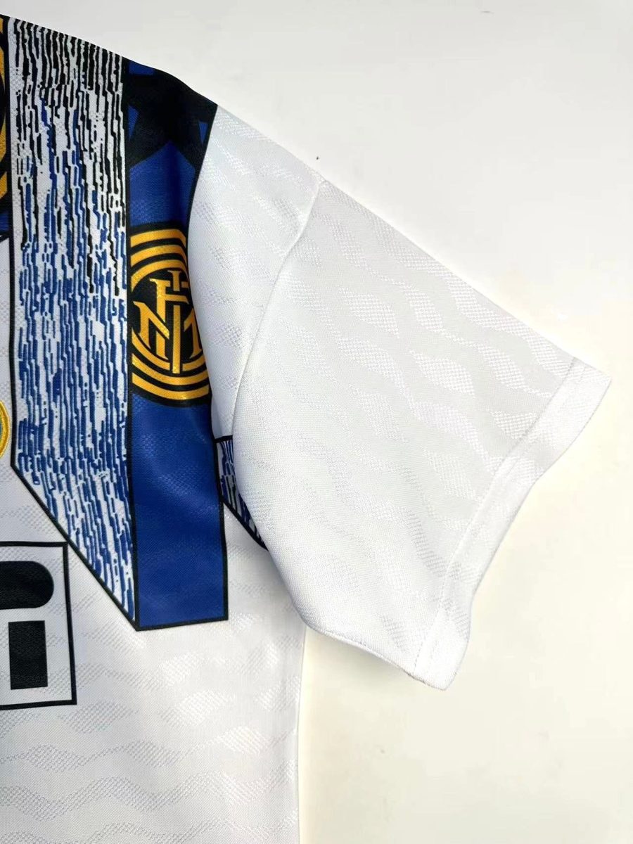 tenue-officielle-inter-milan-a-l-exterieur-style-vintage-saison-quatre-vingt-quinze-quatre-vingt-seize Officiel Inter Milan udebanedragt vintage stil sæson 1995 1996
