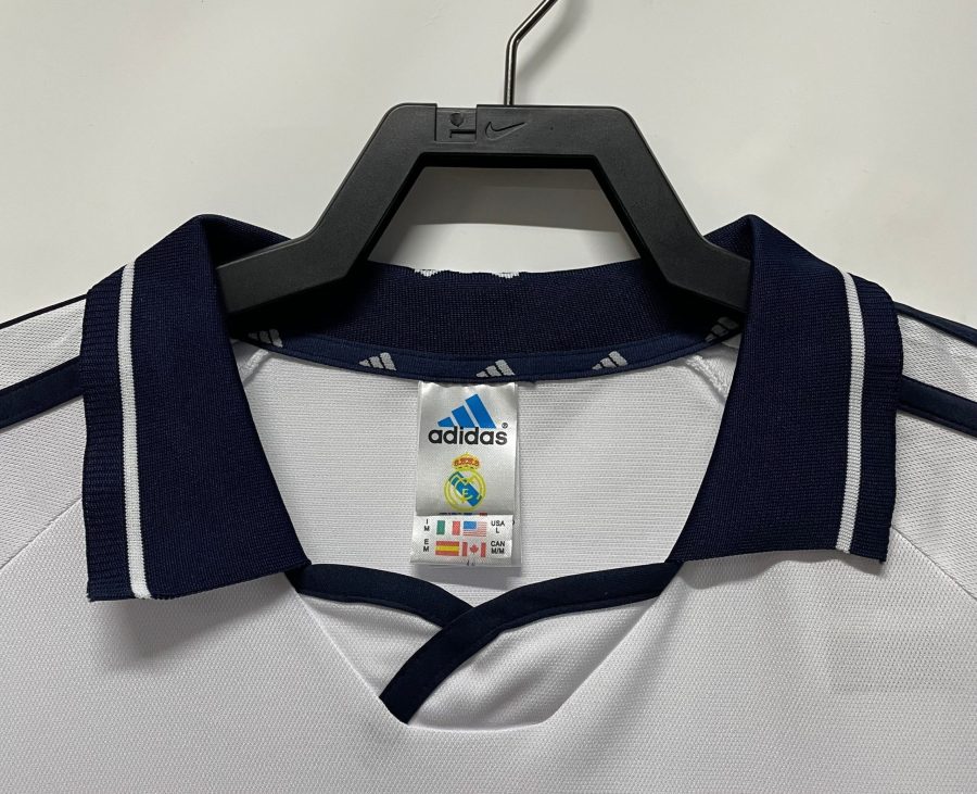 tenue-officielle-real-madrid-a-domicile-edition-vintage Officiel Real Madrid hjemmebanedragt vintage-udgave