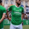 tenue-officielle-supporter-saint-etienne-domicile-2024-2025-jersey-foot officiel supporterdragt Saint-Étienne hjemmebane 2024 2025 fodboldtrøje