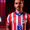 Officiel Atletico Madrid hjemmebanetrøje med klubbens emblem og røde striber