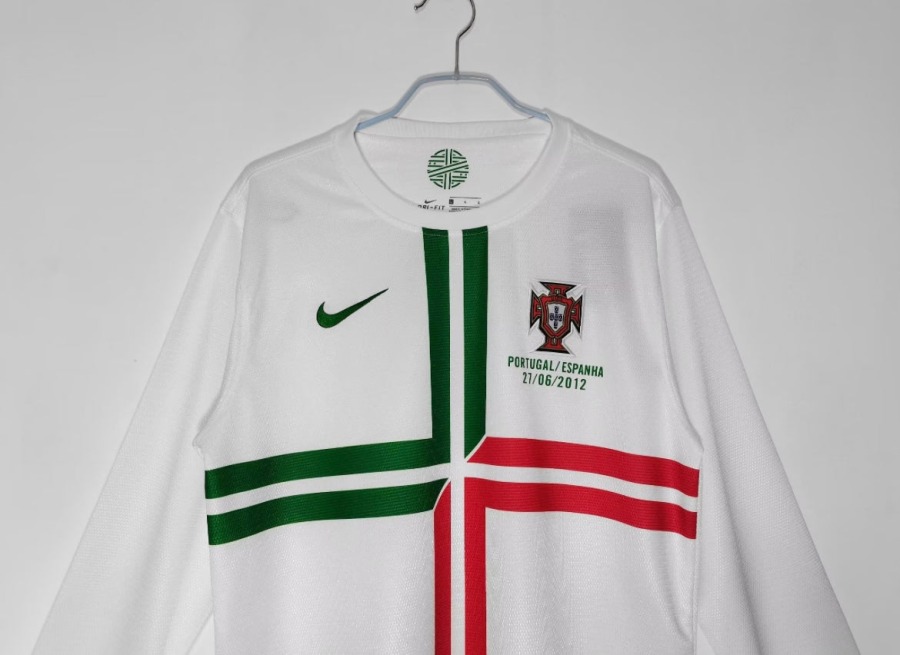 29E2D4E6-516E-4CD5-AA6B-5B7F5ADC3BC3.jpg Fodboldtrøje Portugal Udebanetrøje 2012 Lange Ærmer