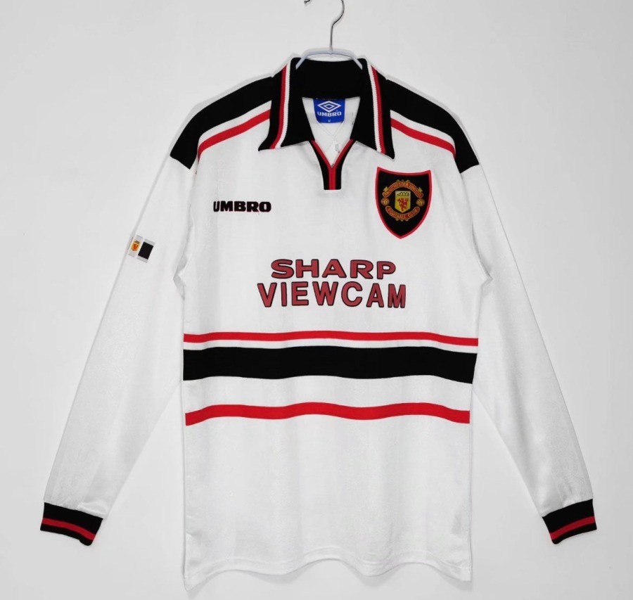 2FC66BCA-CFEA-4CFD-AFAC-682491B0C686.jpg Fodboldtrøje Manchester United 1998/99 Udebanetrøje Langærmer