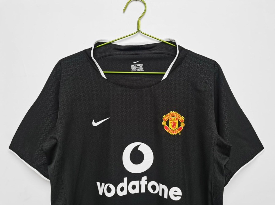 361C5D9C-928E-4D94-87CE-84A9E30DA434.jpg Fodboldtrøje Manchester United 2003/04 Udebanetrøje