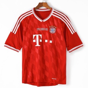 379e2b11f104f1b13a2ed92a7c8e7af0.jpg Fodboldtrøje Bayern Munich Hjemmebanetrøje 2013-2014 Retro