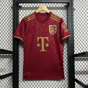3c49b333102ab8947fc69c7d2aaa6d0f.jpg Fodboldtrøje Bayern München 125 År 2025/26 Rød