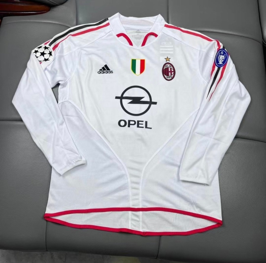 4713BF60-E598-41F2-9954-D776BE08C07A.jpg AC Milan Fodboldtrøje 2004/05 Udebanetrøje Lange Ærmer