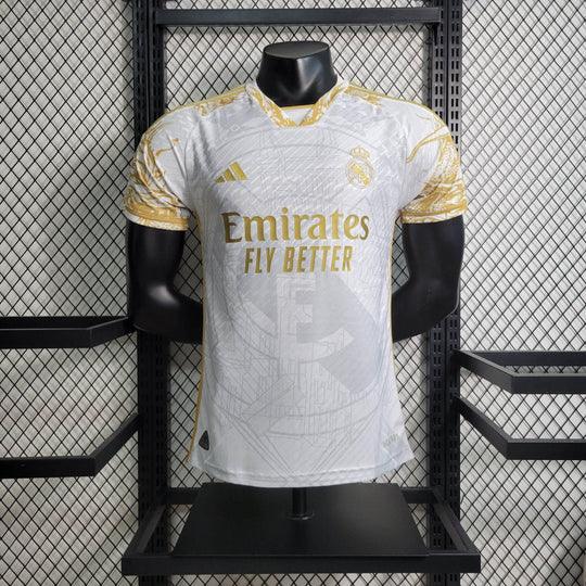 6C0599CAD153A21321A45559BB199506_540x_de0ca004-6ed9-4945-9199-d149088d4608.jpg Real Madrid fodboldtrøje 2023-2024 Limited Edition Guld