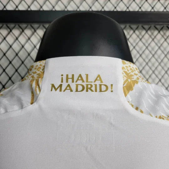 7B4F847CB6A46EAFD7F2774CF8791EE4_540x_02456505-7c97-44f8-90a7-1db14b4d4a93.jpg Real Madrid fodboldtrøje 2023-2024 Limited Edition Guld