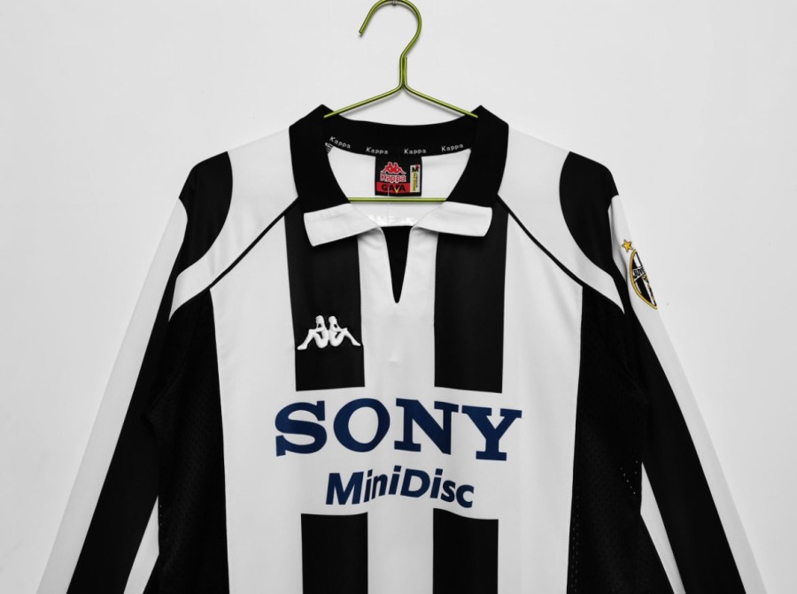 7BC312D9-0528-49D3-B02A-606AB1596EC7.jpg Fodboldtrøje Juventus 1997/98 Hjemmebanetrøje Lange Ærmer