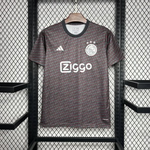 7bfea4ecf15786f7cb78e01b81d41b97.jpg Ajax Amsterdam Opvarmningstrøje 2024-2025