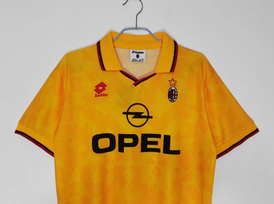 80C1AAD1-F341-4CD0-BD74-0C10AD5D34E9.jpg Fodboldtrøje AC Milan Third 1995/96