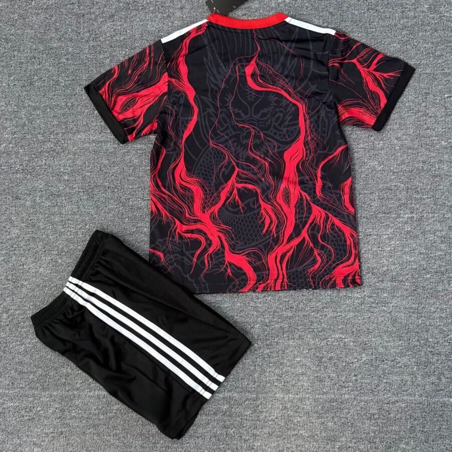 8b9ae566eee49b77d860de214ce2df26.jpg Fodboldtrøje Real Madrid 25/26 Børn Rød Special