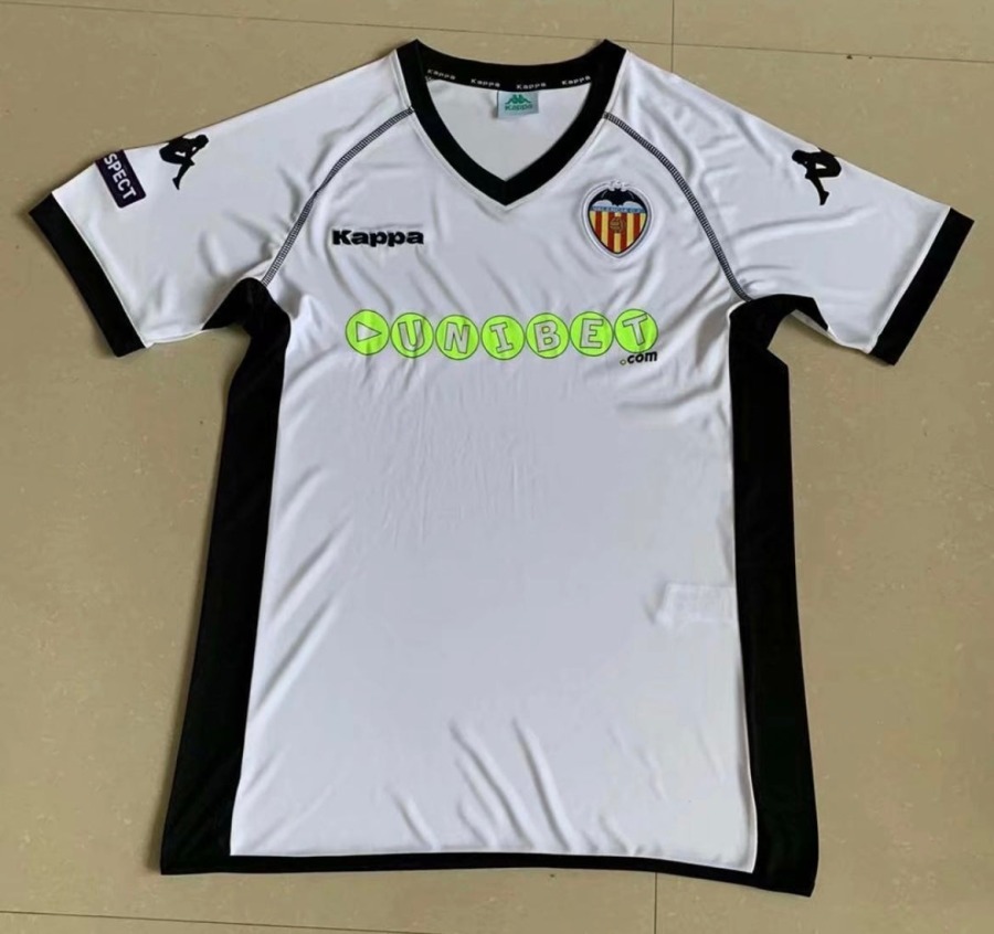 90D13D83-87C0-4C66-B7FA-12C503A33F67.jpg Valencia CF 2010/11 Hjemmebanetrøje