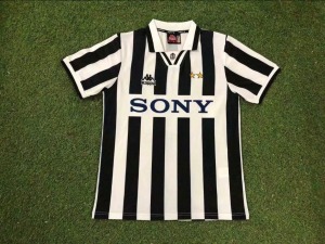 91DA8611-4D25-4F09-9DBB-E3E07A1C40FD.jpg Fodboldtrøje Juventus 1996/97 Hjemmebanetrøje