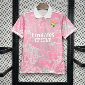971e59f0afbbf5cb687c09932d8a3293.jpg Real Madrid Fodboldtrøje 25/26 Polo Rosa Premium