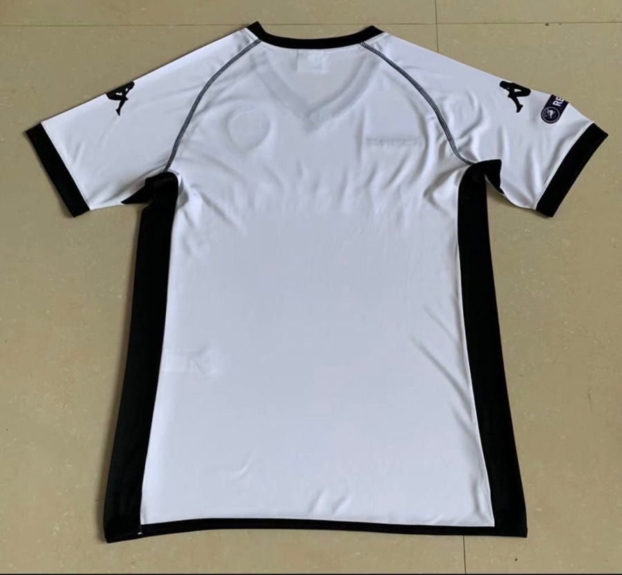 975B442E-BB9F-4337-A419-950A2A54799C.jpg Valencia CF 2010/11 Hjemmebanetrøje