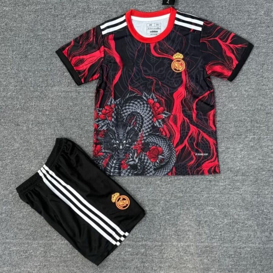9c13107fcd0f0232de75aa2b10aed518.jpg Fodboldtrøje Real Madrid 25/26 Børn Rød Special