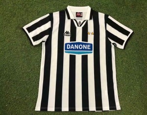 A57DF7FE-641A-450C-BD6D-72BD58C96159.jpg Fodboldtrøje Juventus Hjemmebanetrøje 1994/95
