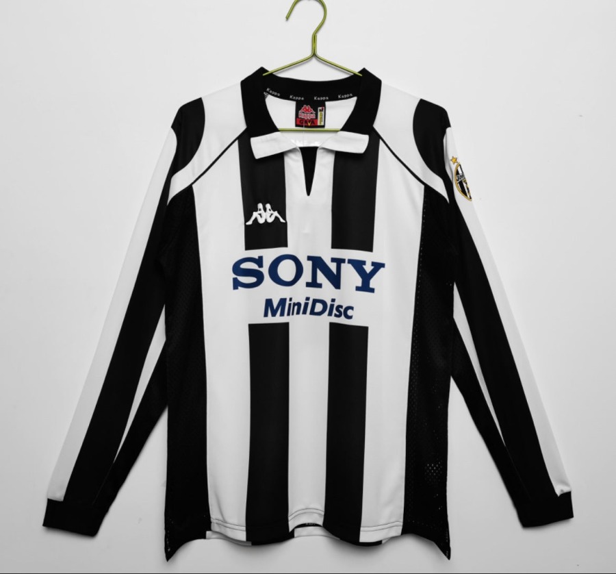 BAE85E28-2CF7-4544-A7A1-9A6B4085170B.jpg Fodboldtrøje Juventus 1997/98 Hjemmebanetrøje Lange Ærmer