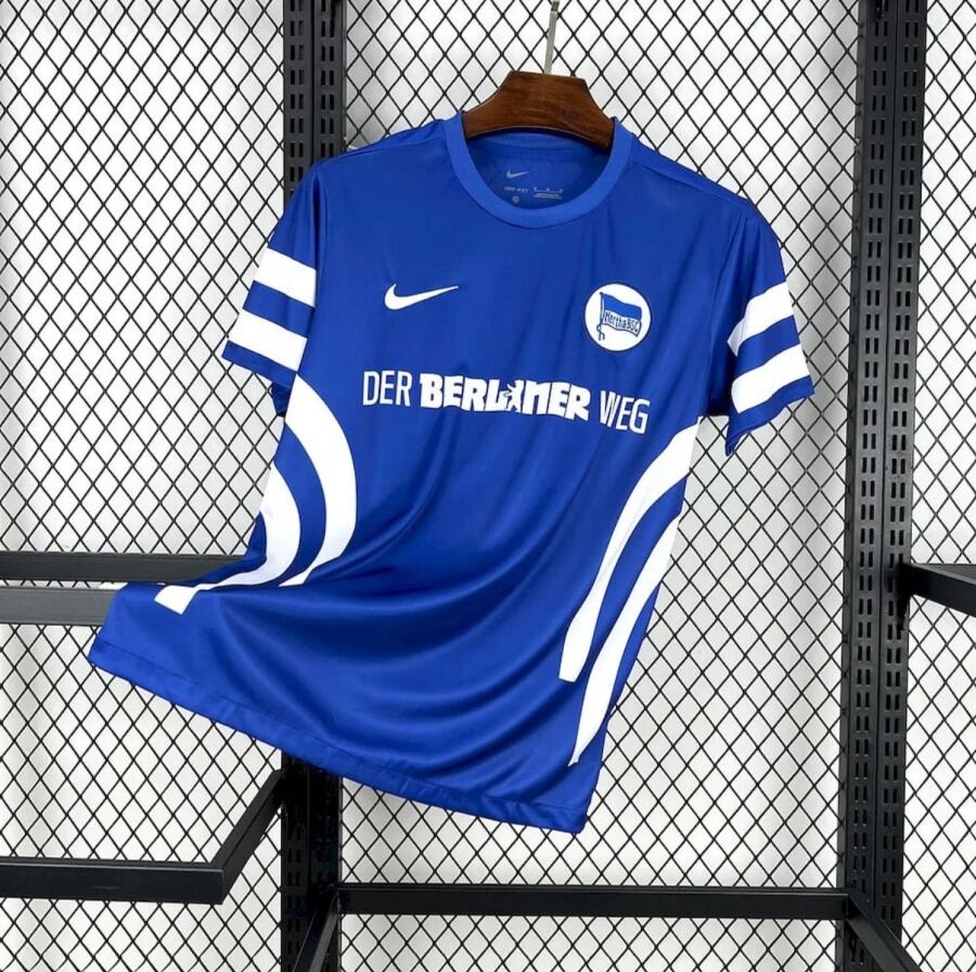 BD51E7B3-3E19-47A7-B897-3A7DB0CADB22.jpg Fodboldtrøje Hertha Berlin Hjemmebanetrøje 2025/26