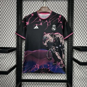 Image_189_610x_crop_center_150486cb-78fe-4f81-9beb-058f63c08ad9.jpg Fodboldtrøje Real Madrid Sort Rosa Panther 2024/25