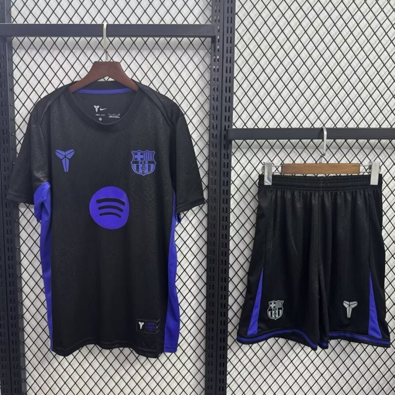cd98cfc142c9adbe0414488f73a266a4.jpg Barcelona 25/26 Black Special Børnetrøje