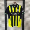 d3fc67bb-ccf4-418c-95f1-9cef5b0f3666_22331e35-4428-4e08-a8af-0757034a9343.jpg Manchester City Fodboldtrøje 24/25 Gul