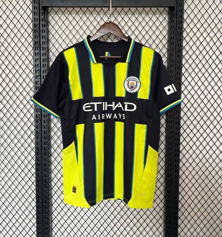 d3fc67bb-ccf4-418c-95f1-9cef5b0f3666_22331e35-4428-4e08-a8af-0757034a9343.jpg Manchester City Fodboldtrøje 24/25 Gul