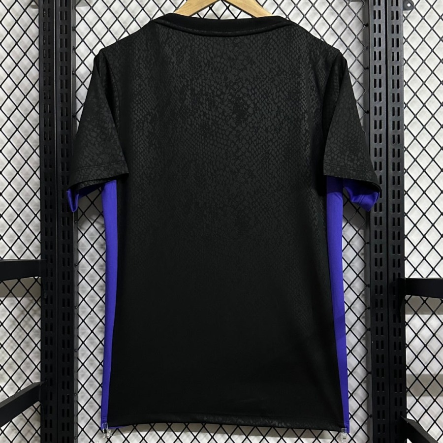 e81a2e6af2d30868ef0310b30431820b.jpg Barcelona 2025/26 Special Edition Black Fodboldtrøje