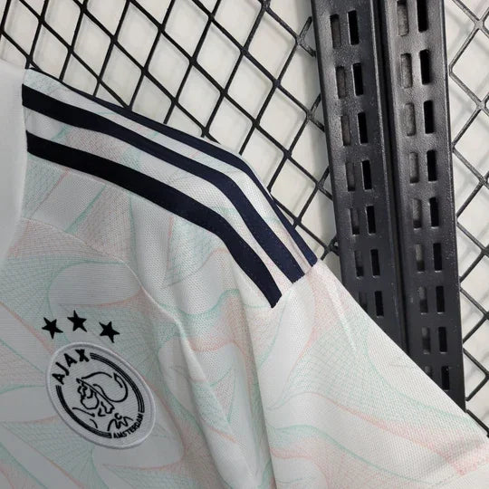 f6cd2ff3_540x_5d128c17-5419-4d87-8d56-ce227dddf248.jpg Ajax Udebanetrøje 2023-2024