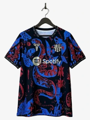 maillot-fc-barcelone-edition-speciale-2025-2026-3 studio v12 Fodboldtrøje FC Barcelone Édition Spéciale 2025-2026